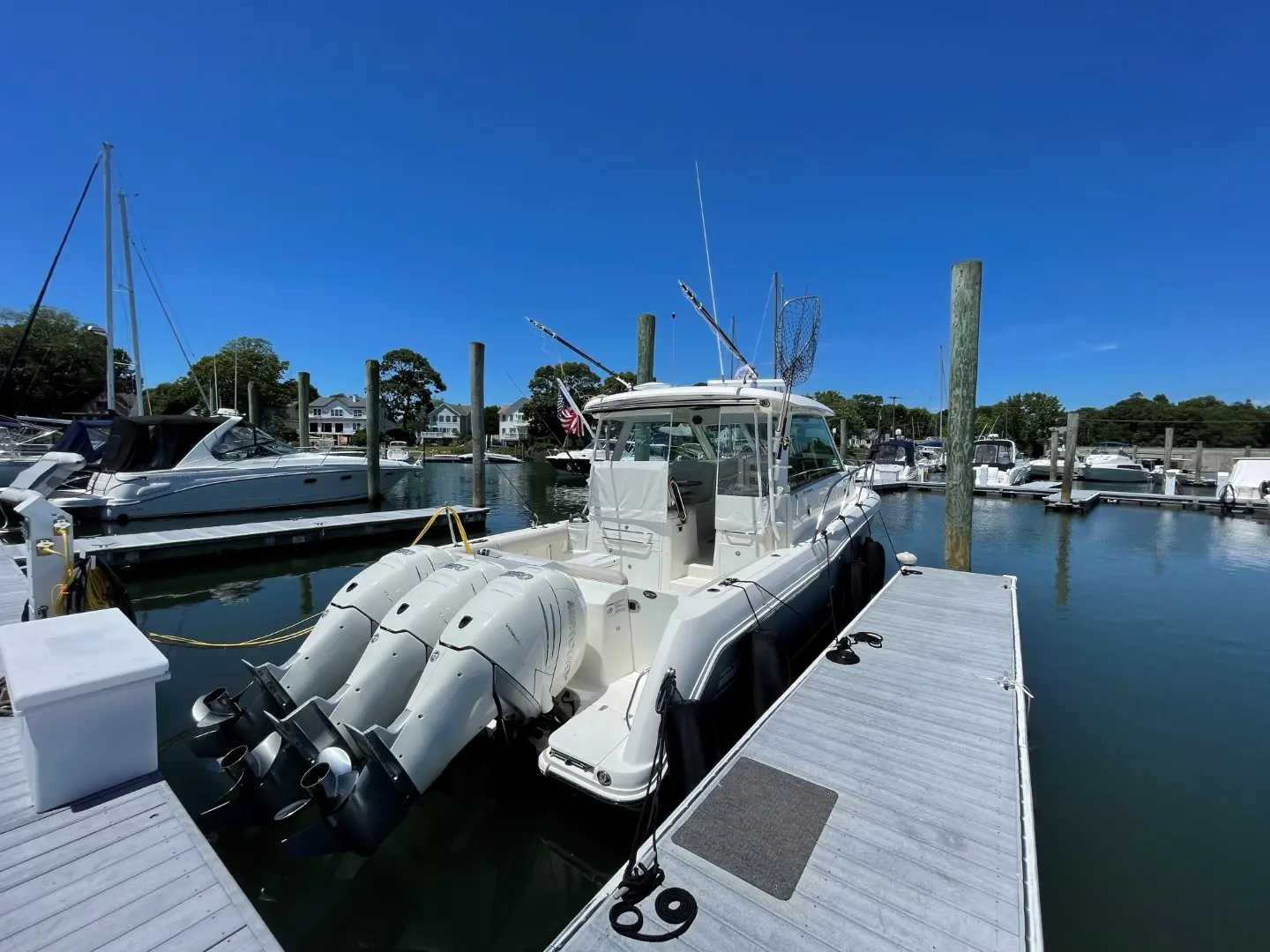 2018 Boston Whaler 345 conquest