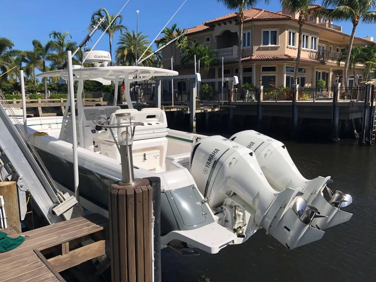 2015 Intrepid 327 center console