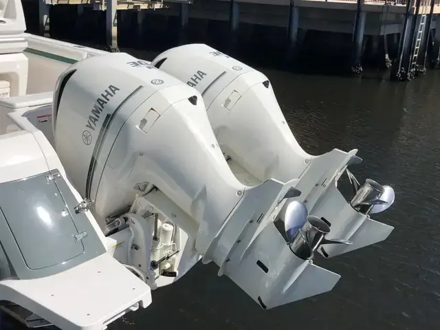 Intrepid Boats 327 Center Console