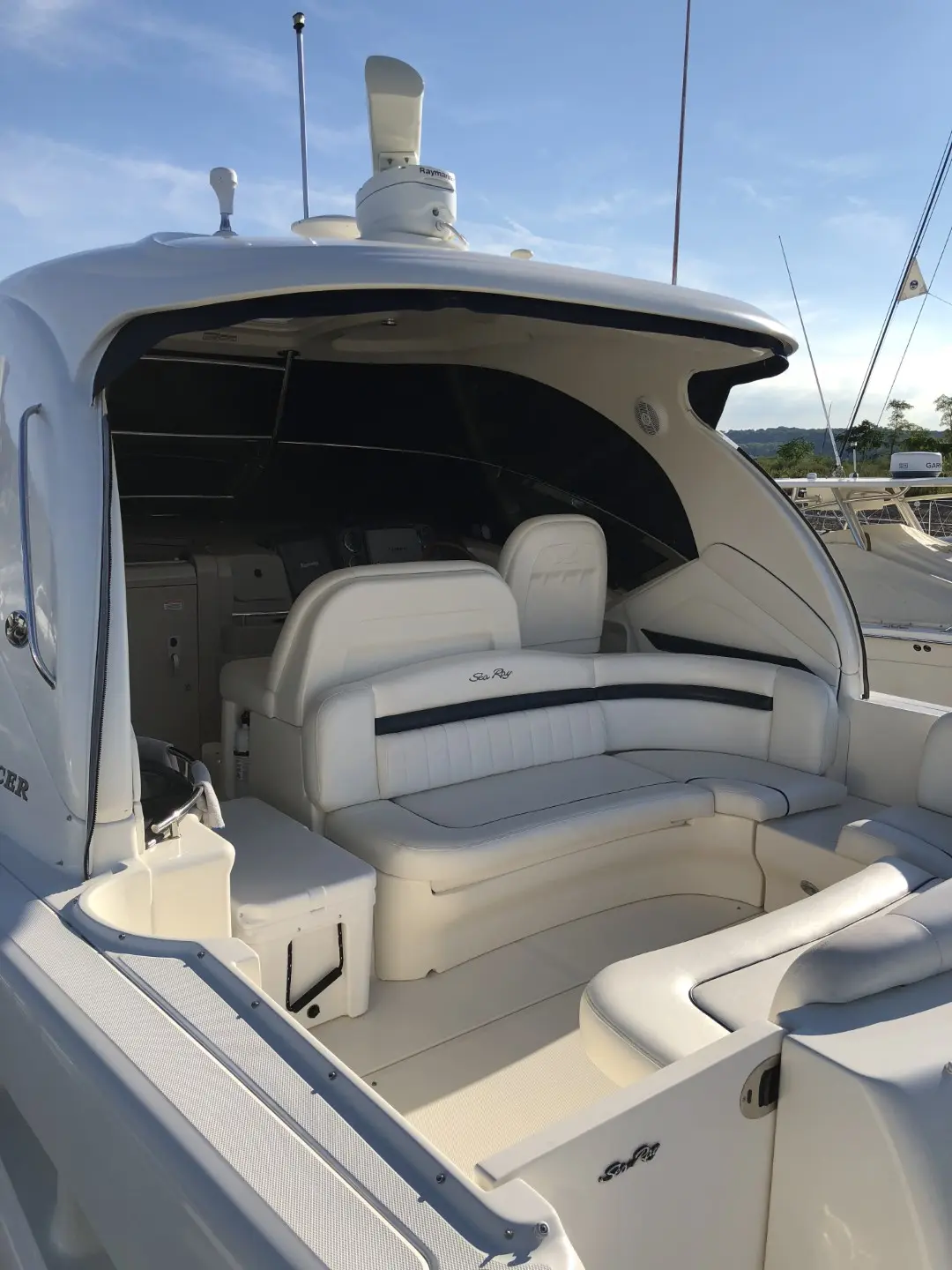 2005 Sea Ray 390 sundancer