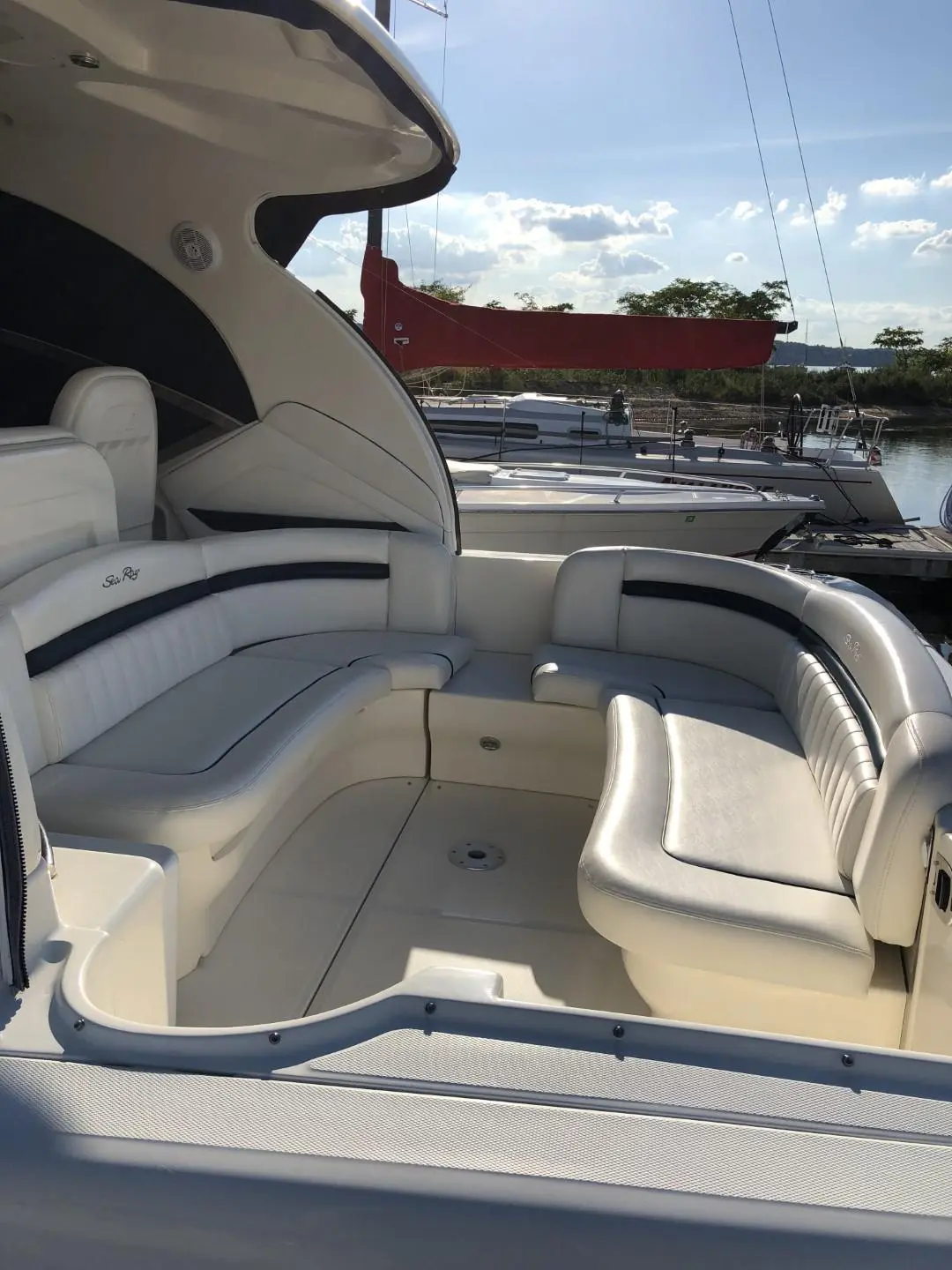 2005 Sea Ray 390 sundancer