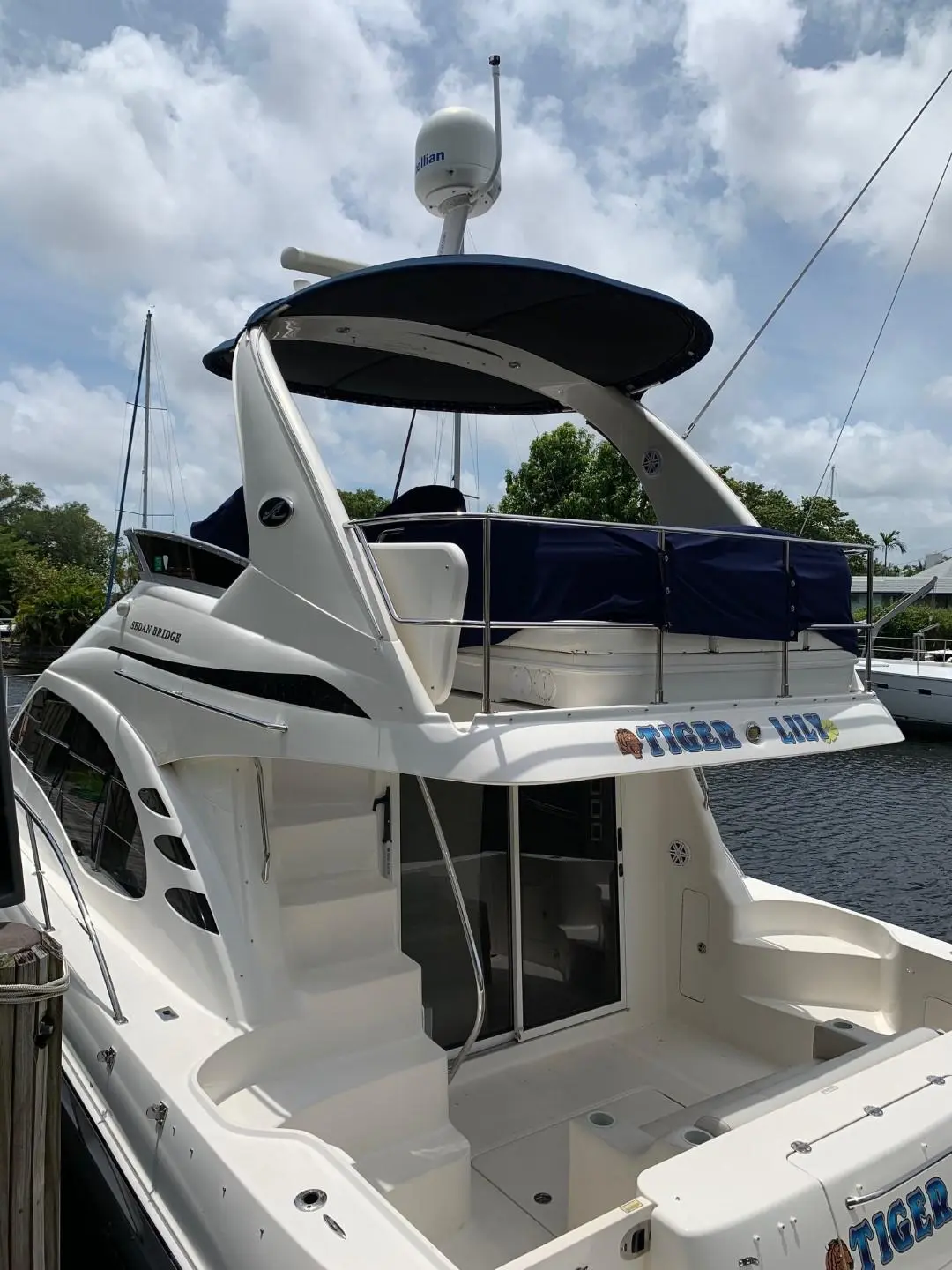 2005 Sea Ray 420 sedan bridge