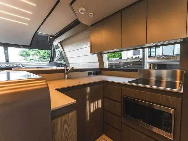 Ferretti Yachts 550