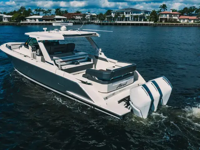 Tiara Yachts 43 Ls