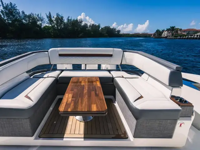 Tiara Yachts 43 Ls