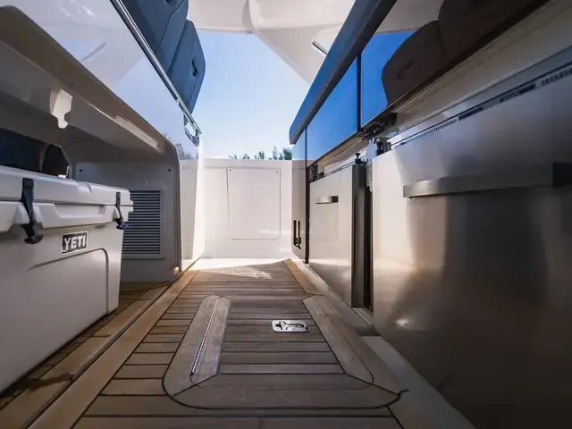 Tiara Yachts 43 Ls