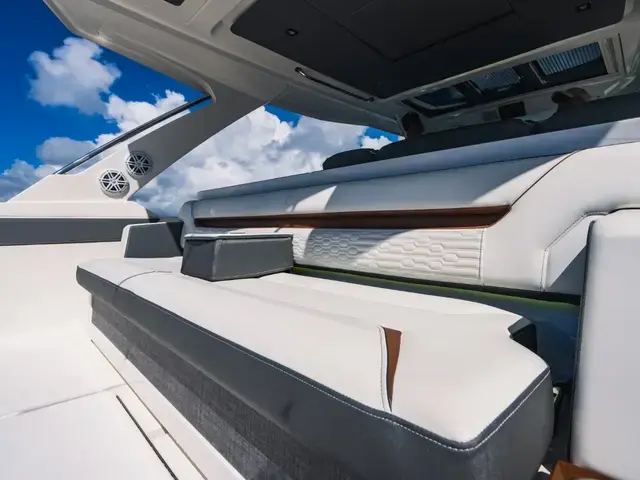 Tiara Yachts 43 Ls