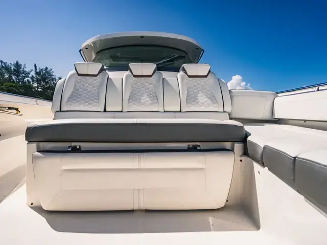 Tiara Yachts 43 Ls