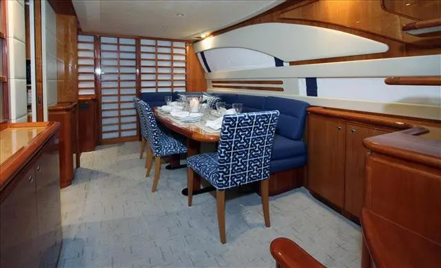 2005 Ferretti 760