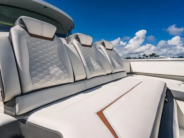 Tiara Yachts 43 Ls