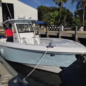 2012 Everglades Boats 325 CC