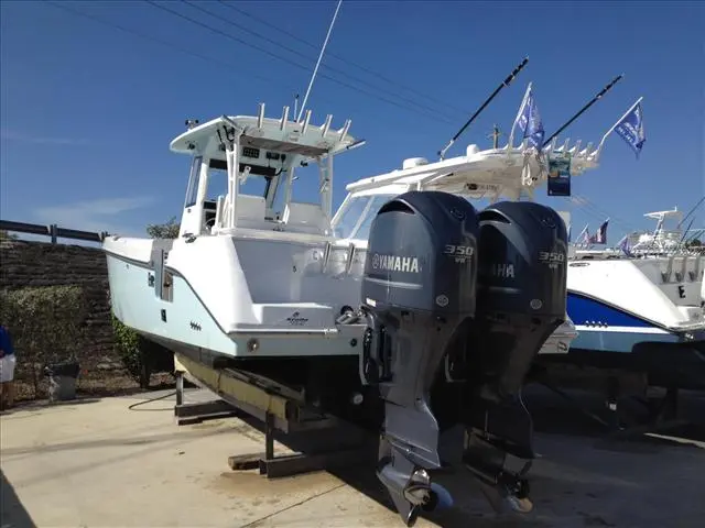 2012 Everglades Boats 325 cc