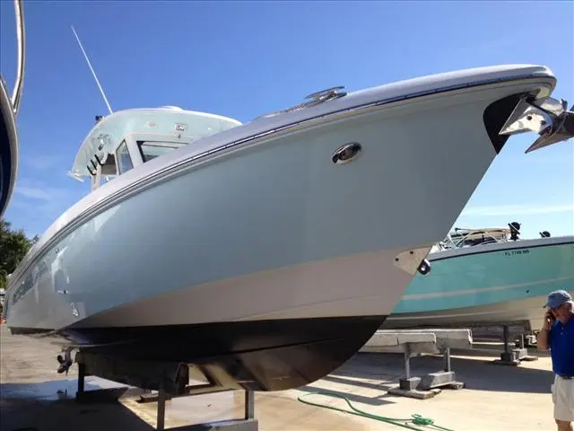 2012 Everglades Boats 325 cc