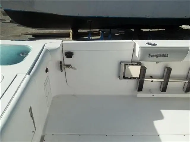 2012 Everglades Boats 325 cc