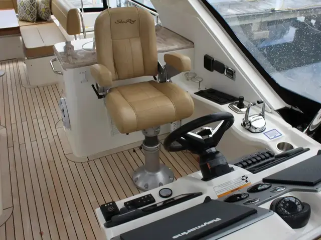 Sea Ray L590 Fly