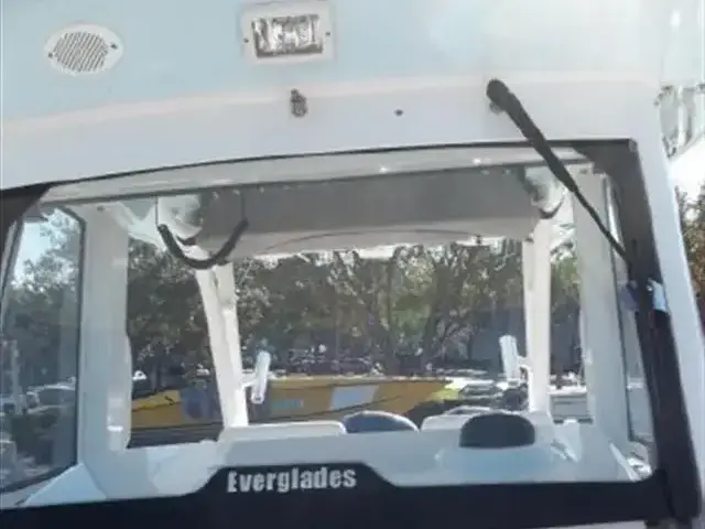 Everglades 325 Cc