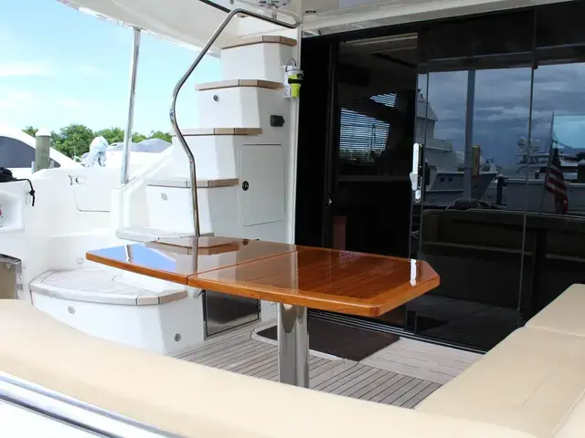 Sea Ray L590 Fly