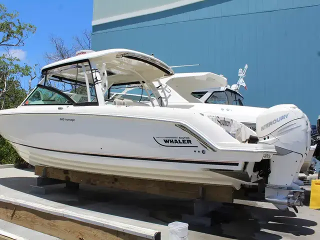 Boston Whaler 320 Vantage