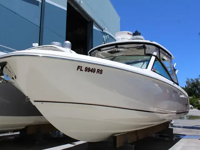 Boston Whaler 320 Vantage