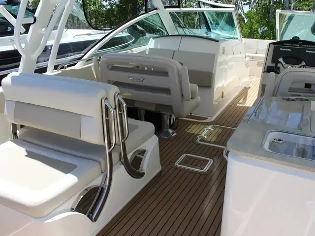 Boston Whaler 320 Vantage