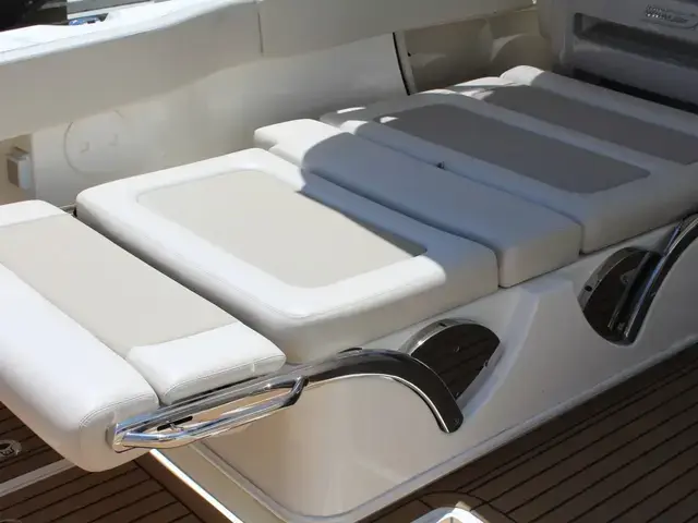 Boston Whaler 320 Vantage