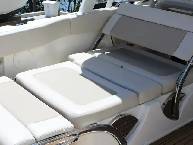 Boston Whaler 320 Vantage