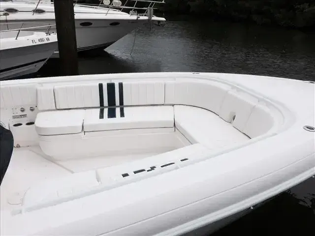 Intrepid Boats 327 Center Console