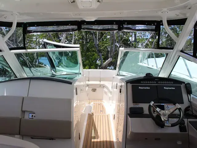 Boston Whaler 320 Vantage