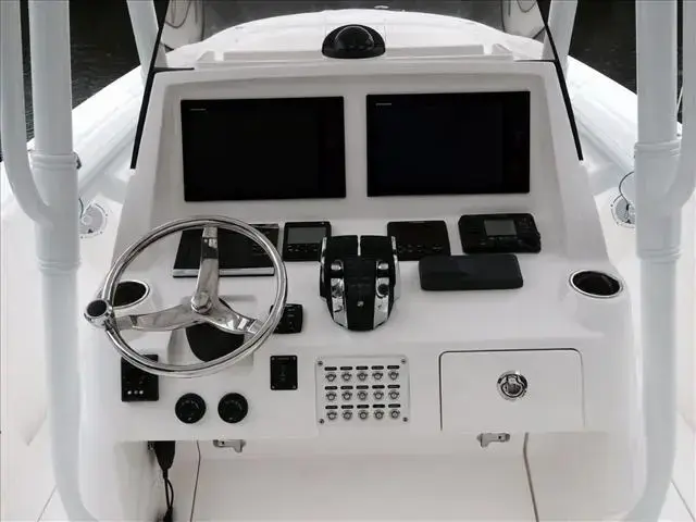 Intrepid Boats 327 Center Console