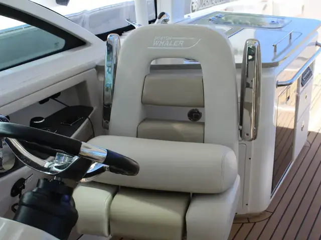 Boston Whaler 320 Vantage