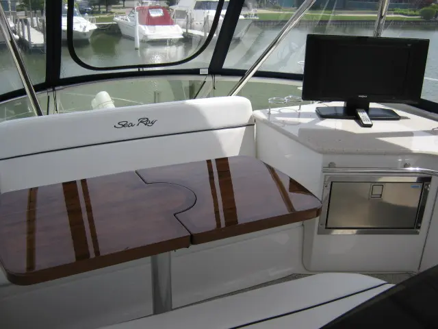 2008 Sea Ray 47 sedan bridge