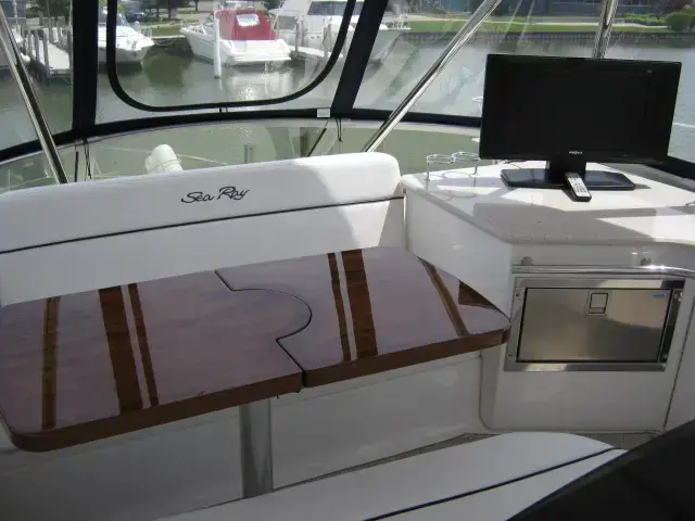 Sea Ray 47 Sedan Bridge