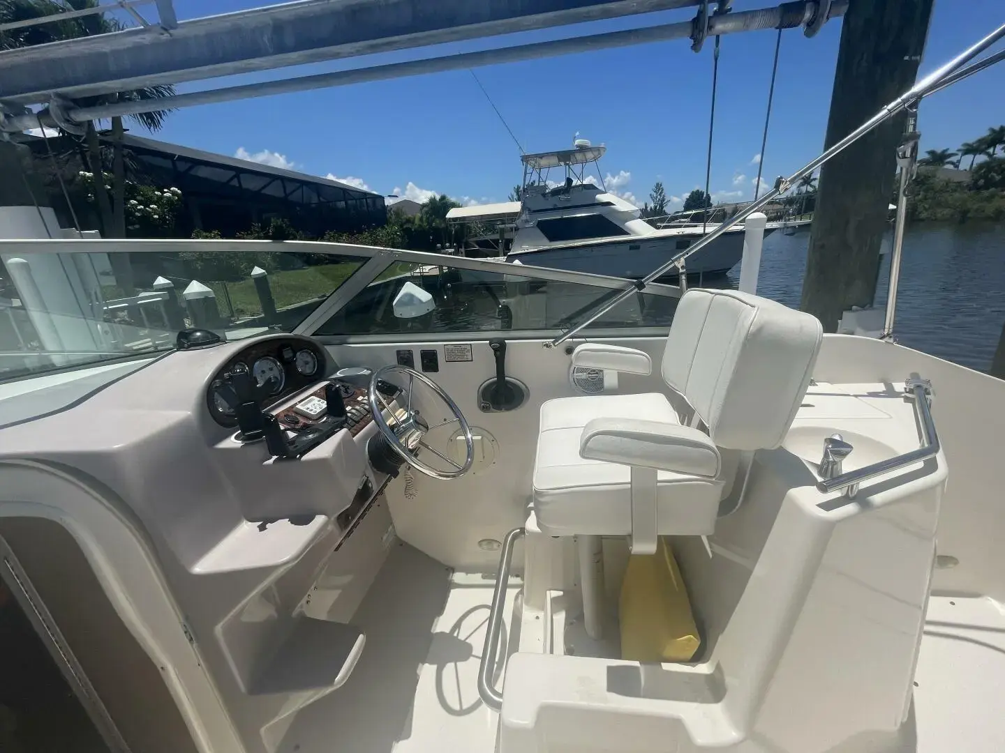 2004 Rinker fiesta vee