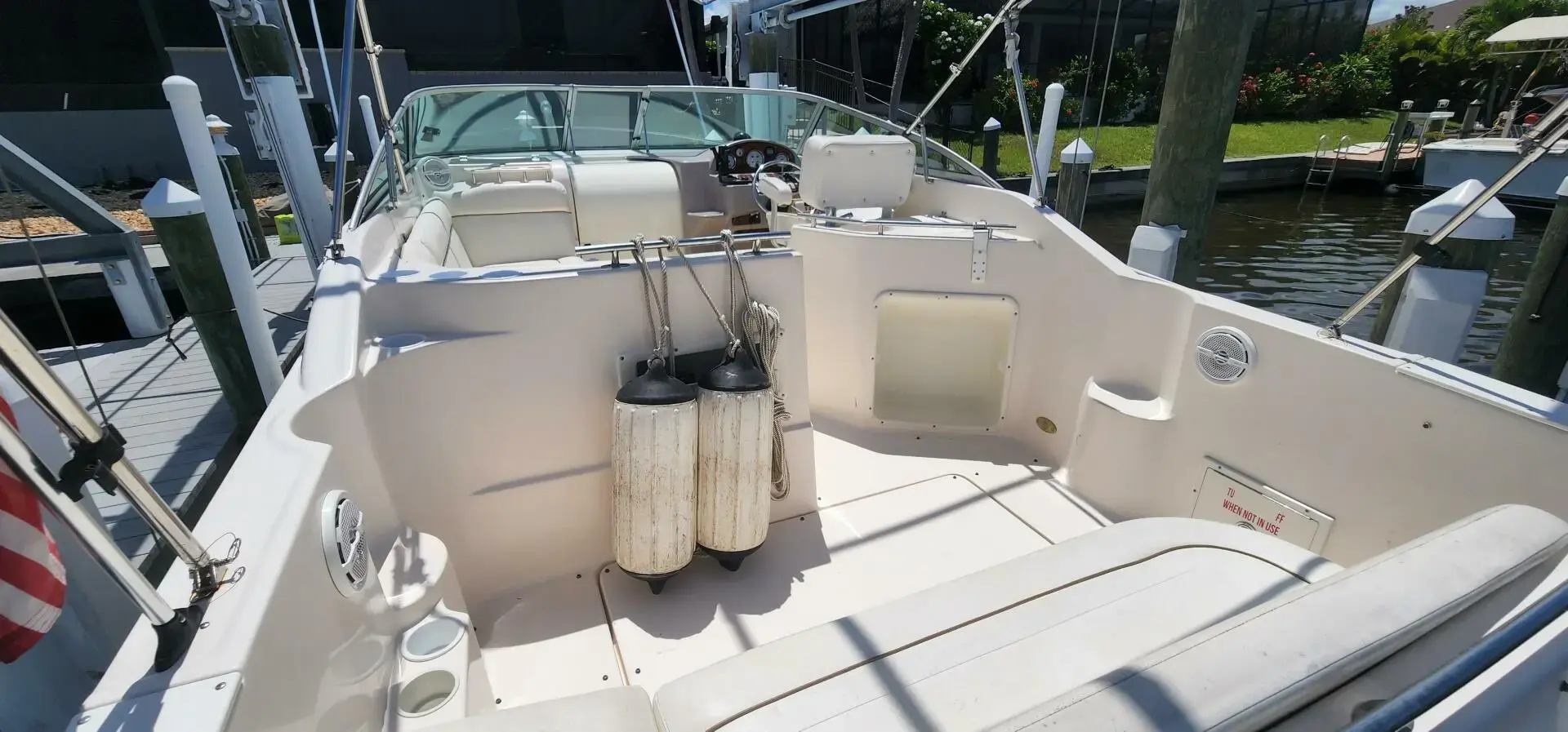 2004 Rinker fiesta vee