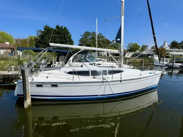 Hunter 33