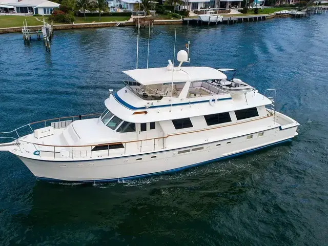 Hatteras 72 Cockpit Motoryacht