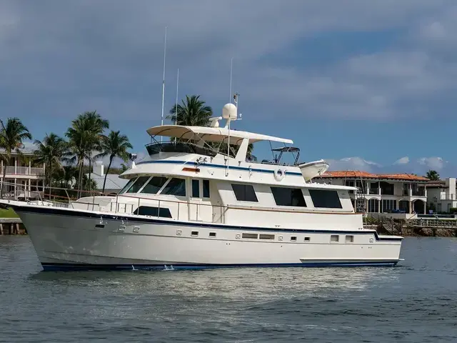 Hatteras 72 Cockpit Motoryacht