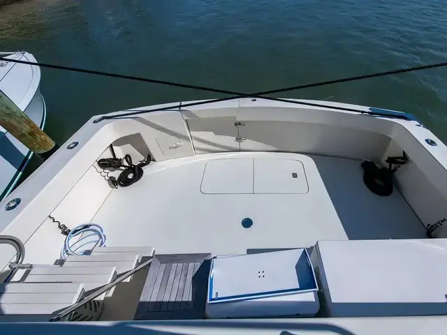 Hatteras 72 Cockpit Motoryacht