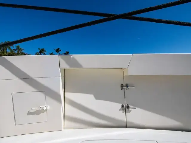 Hatteras 72 Cockpit Motoryacht