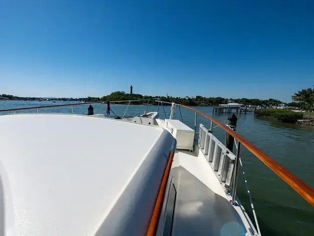 Hatteras 72 Cockpit Motoryacht