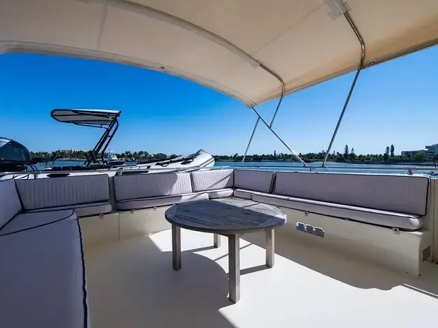 Hatteras 72 Cockpit Motoryacht