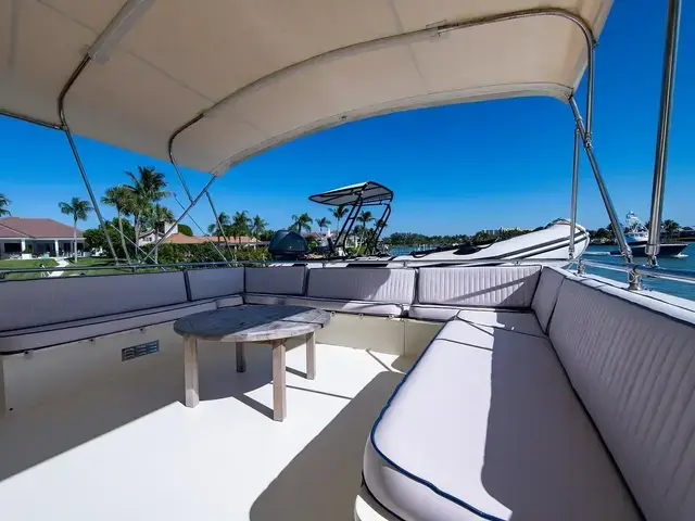 Hatteras 72 Cockpit Motoryacht