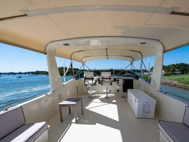 Hatteras 72 Cockpit Motoryacht