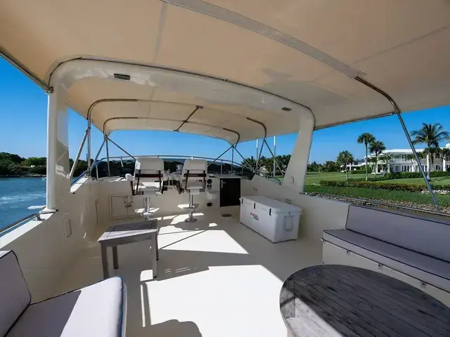 Hatteras 72 Cockpit Motoryacht