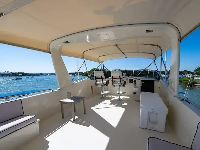 Hatteras 72 Cockpit Motoryacht