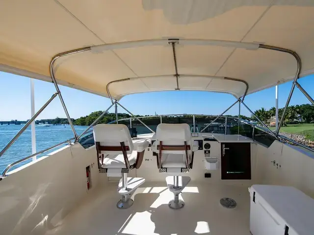 Hatteras 72 Cockpit Motoryacht