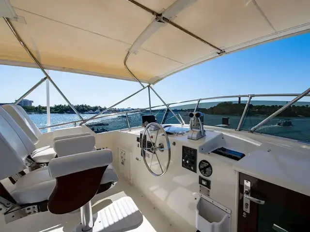 Hatteras 72 Cockpit Motoryacht