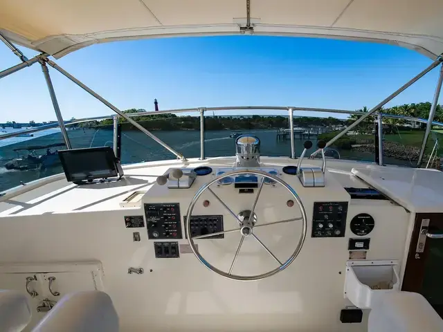 Hatteras 72 Cockpit Motoryacht