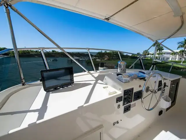 Hatteras 72 Cockpit Motoryacht