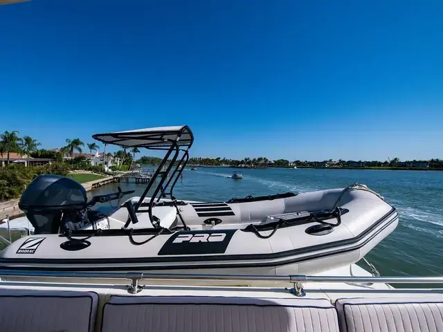 Hatteras 72 Cockpit Motoryacht